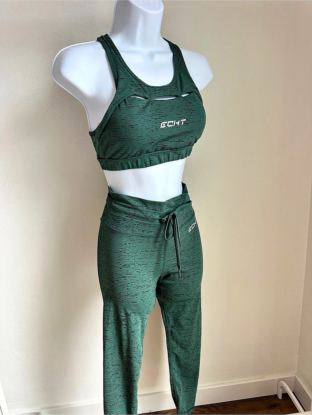 ECHT Green Athletic Set Size Small Like New